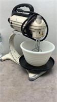 VINTAGE GENERALELECTRIC BLENDER W/MILK GLASS BOWL