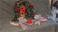 Christmas basket and bows 4 pieces