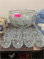 LARGE SAWTOOTH PUNCHBOWL W CUPS