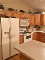 Full set of kitchen cabinetry, oak