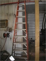 WERNER 10' FIBERGLASS LADDER