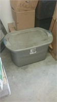 Gray rubber Sterilite tub with lid