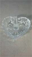 Heart-shaped overnight ring holder in clear