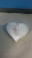 Heart-shaped porcelain ring box with lid