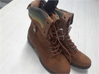 BRAND NEW SIZE 7 BOOTS