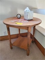 side table (maple w/ round top)