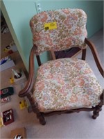 Upholstery chair w/ wooden arms