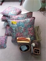 table lamp/blankets/throw pillows/office