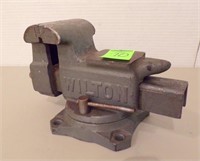 SMALL WILTON BENCH VISE, 3 1/2" JAWS