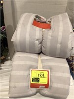 (2) OPALHOUSE TWIN/XL TWIN STRIPE QUILT/COMFORTER