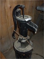 HAND WELL PUMP MOUNTED ON A BASE