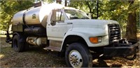 1995 Ford w/ Etnyre BlackTopper Truck 2000