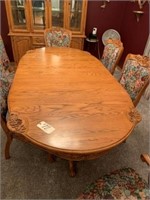 Oak Dining Table w/2 leaves & 6 chairs