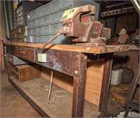 Wood Work Bench with Vise