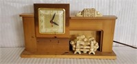 Vintage United Clock Co Wooden Mantle Clock