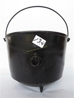 cast iron pot, 11 "w