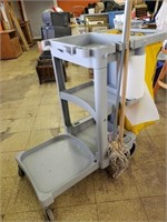 Rubbermaid rolling cleaning cart