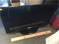 Flat screen tv w/ remote remote missing cover