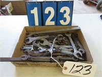 GROUPING ASSORTED ENDWRENCHES