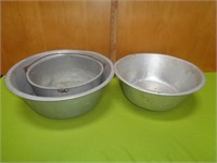 Vintage Aluminum Dish Pans (3)