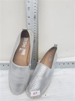 New pair size 7.5 Brash shoes