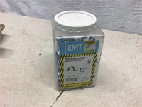 CONTAINER OF 2 HOLE STRAPS