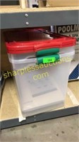 Storage totes with lids