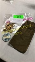 Bag of military buttons, Howdy pin, bag