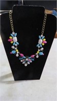 BEAUTIFUL FACETED NECKLACE W/JEWELRY DISPLAY