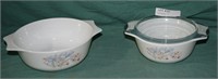 2 PYREX CASSEROLE DISHES - 1 W/GLASS LID
