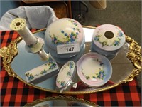 LOT OF COLLECTIBLE PORCELAIN ITEMS