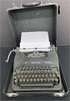 Vtg Smith-Corona "Silent" Typewriter in Case
