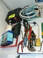 FLAT OF CHARGERS AND CABLES, FLAT HAND TOOLS,