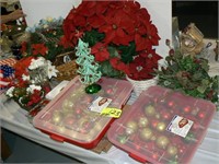 2 ORNAMENT STORAGE FILLED, HOLIDAY DÉCOR AND