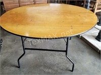 60x30in Round Table
