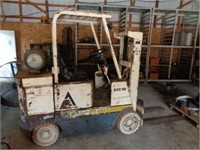 Allis Chalmer ACC40 forklift ***NOT RUNNING