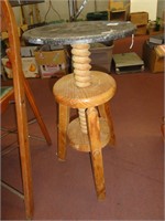 Stool (Spin to raise or lower)