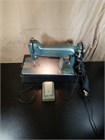 Vintage Modern Super De Luxe 700 Sewing Machine