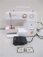 Singer Model 1120 Sewing Machine w/ Foot Pedal
