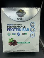 Organic plant based performance protein bars -
