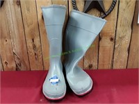 Size 10 Grey Rubber Boots