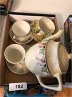 Teapot & Tea Glasses with Saucers