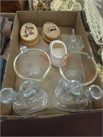 2 (1 Cup) Measuring Cups, 2 Candle Holders