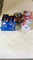 Miscellaneous lot including light bulbs