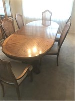 Dining Room Table with 2 leaves and 6 Padded