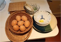 GROUPING OF FLAT WARE - BASKETS, ETC.