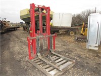 TRACTOR 3 POINT FORKLIFT W/ HYDRAULIC TOP LINK