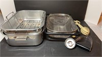 Lot of kitchen items: two roasters with lifter