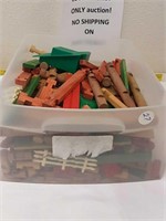Tote of Lincoln logs