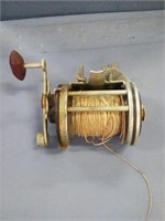 Vintage fishing reel Penn Squidder